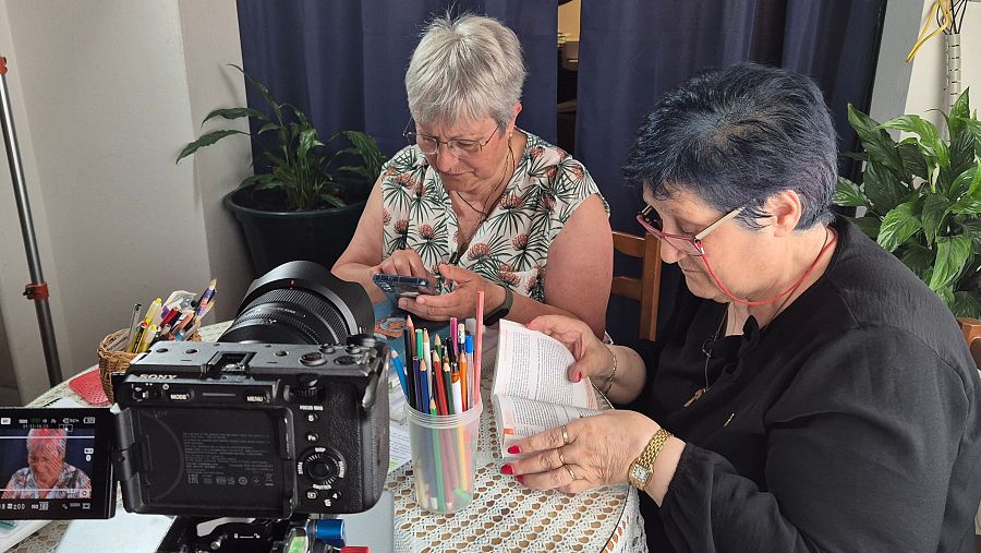 Marga López y Paula Tola, ministras de la palabra en la comarca zamorana de Aliste.
