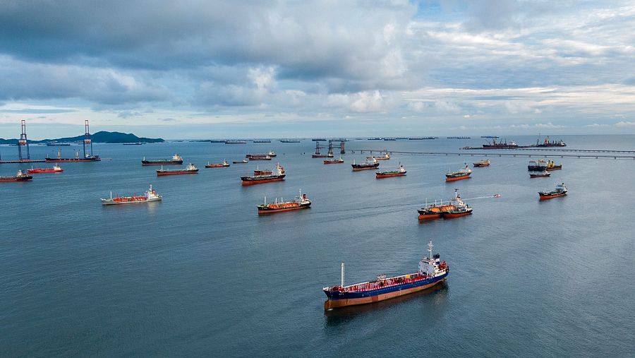 Barcos petroleros atrapados en el Estrecho de Ormuz