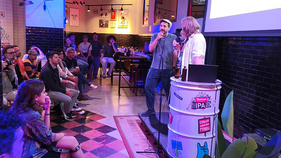 Momento de la presentación de Contamination durante Birras Sintétícas