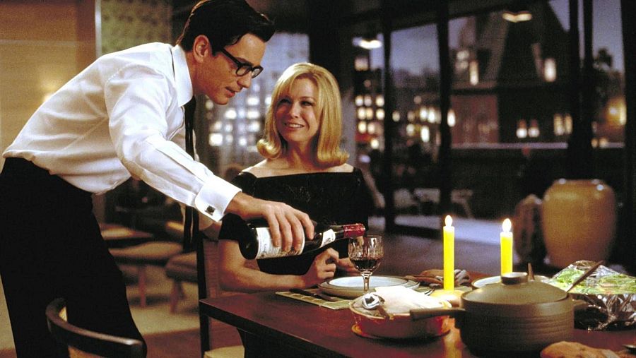 Ewan McGregor pretende desenmascara a Renée Zellweger fingiendo ser un astronauta.