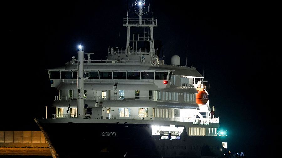 Llega al puerto tinerfeño de Granadilla el crucero del hantavirus MV Hondius para el desembarco