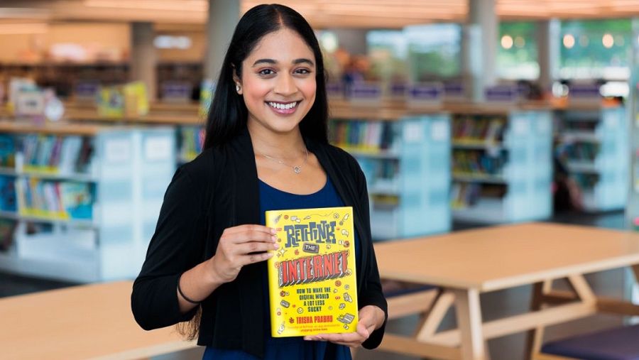Trisha Prabhu en la presentación de su libro Rethink The Internet