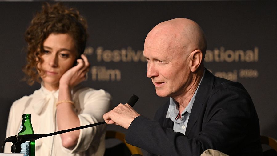 Laura Wandel y Paul Laverty, en la rueda de prensa del jurado de Cannes.