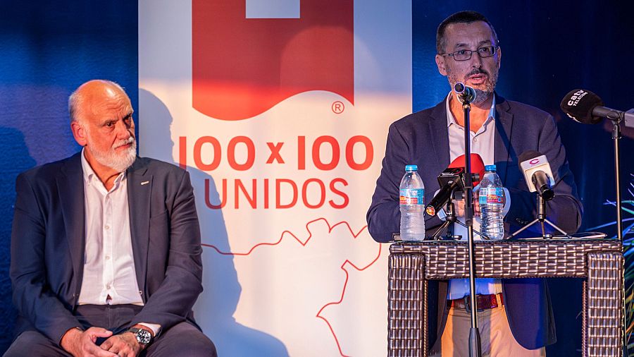 Juan Franco (derecha), en un acto de 100x100 Unidos