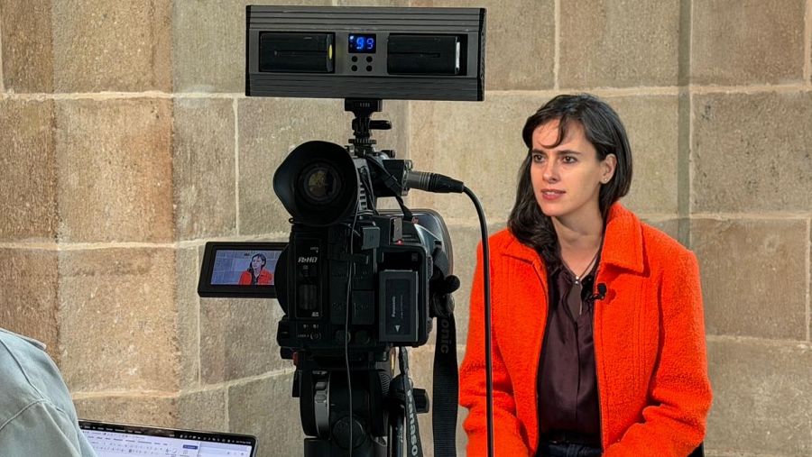 Carissa Véliz entrevistada por RTVE Noticias durante el I Encuentro Internacional de Derechos Digitales