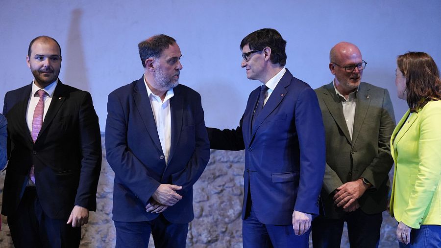 El 'president' de la Generalitat, Salvador Illa, y el líder de ERC, Oriol Junqueras, durante el acto de impulso de la línea orbital.