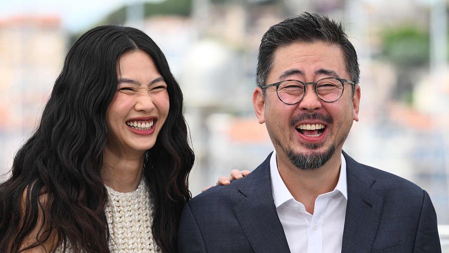 La actriz Ho-yeon Jung y el director Na Hong-Jin, en la presentació de 'Hope'.