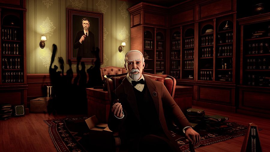 Imagen del videojuego Call of the Elder Gods (Out of the Blue Games). Una habitacion con estanterias de libros al fondo y un gran cuadro de una hombre con gafas y barba. En primer término, un señor mayor de pelo canoso mira fijamente a cámara.