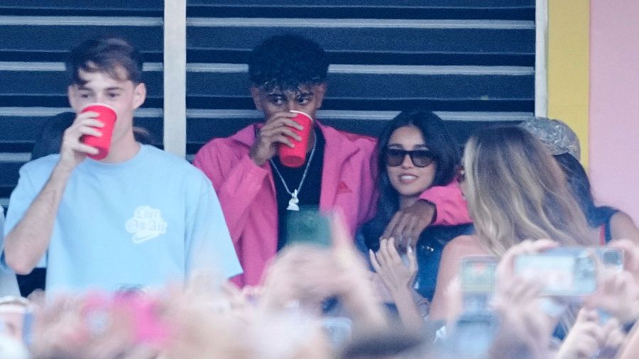 Bad Bunny lleva a Barcelona la fiesta boricua llena de reguetón, salsa y nostalgia