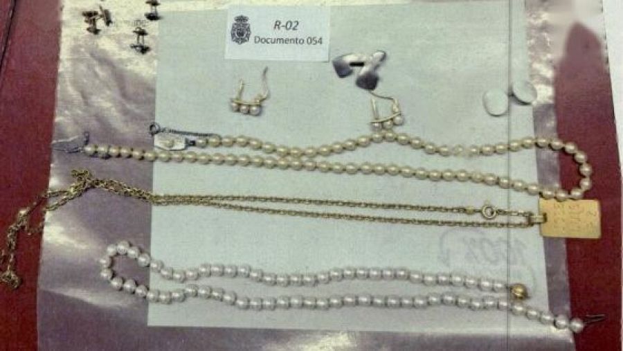 Parte de las joyas localizadas en la caja fuerte.