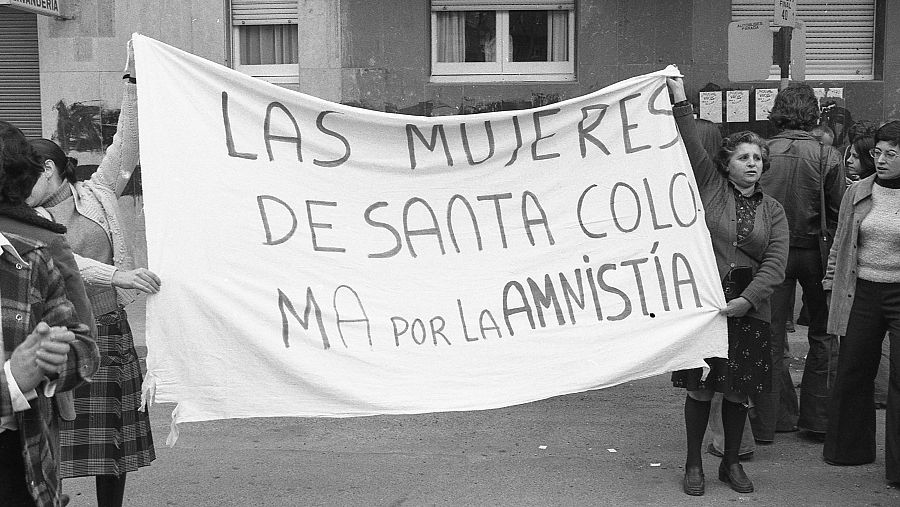 El 1976, dones joves i grans es van organitzar des d'associacions de barris, de mestresses de la llar o en grups espontanis