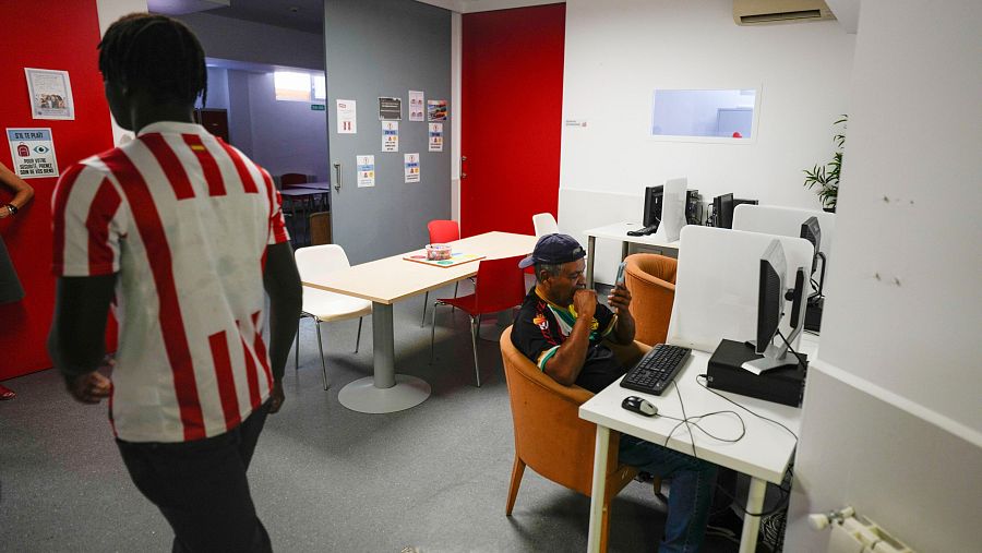 Sala de estar del Cedia con servicio wifi, ordenadores y lavandería