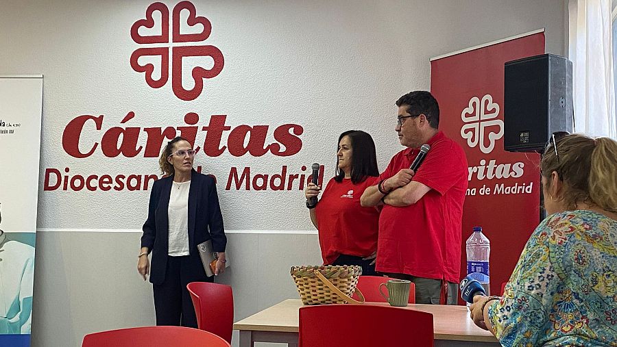De izquierda a derecha, Pilar Algarate, Esther y Juanjo, en la jornada de puertas abiertas.