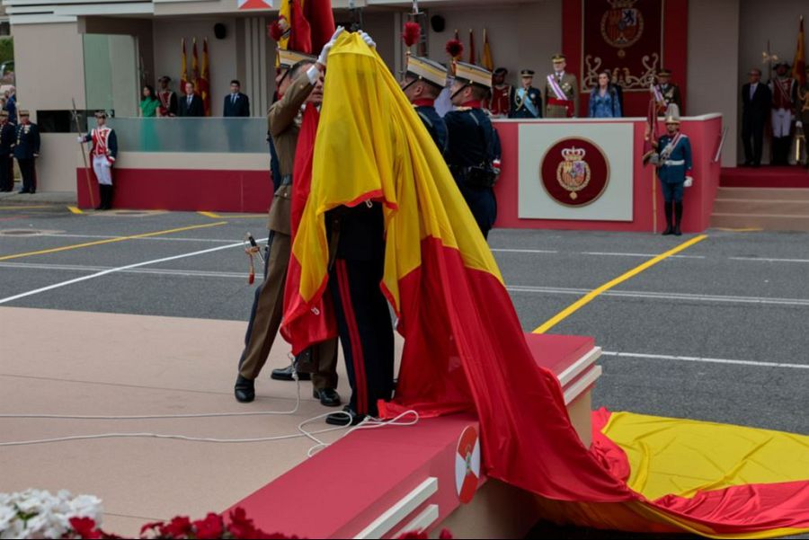 Día de las Fuerzas Armadas 2026: las imágenes señaladas del desfile en el que no se pudo izar la bandera