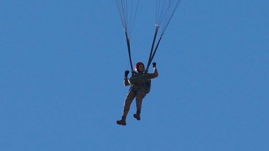 Primer salto en paracaídas de la princesa Leonor