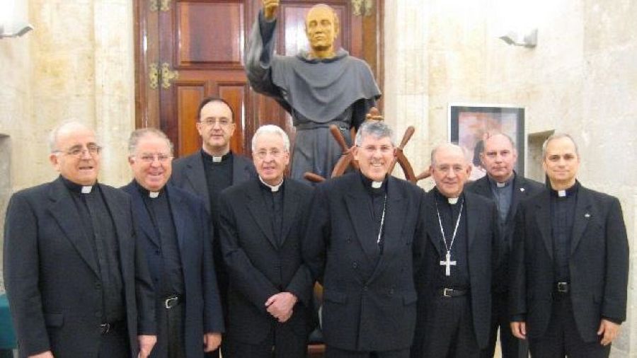 Los viajes en furgoneta de Robert Prevost por España cuando aún era simplemente ‘Bob’