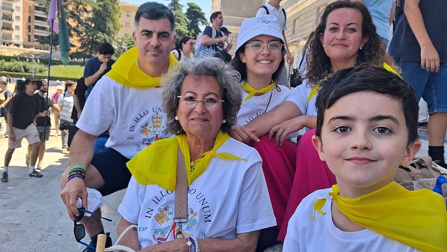 Una familia de Cartagena ha venido a Madrid para ver a León XIV