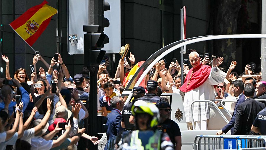 El papa recorre el centro de Madrid