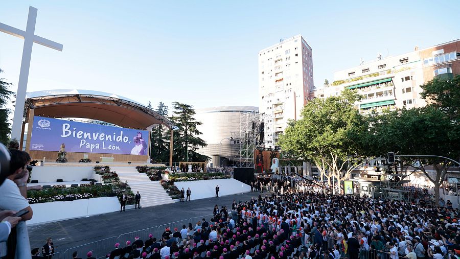 Plaza de Líma, a la espera de la llegada del León XIV a la Vigilia de Oración con jóvenes