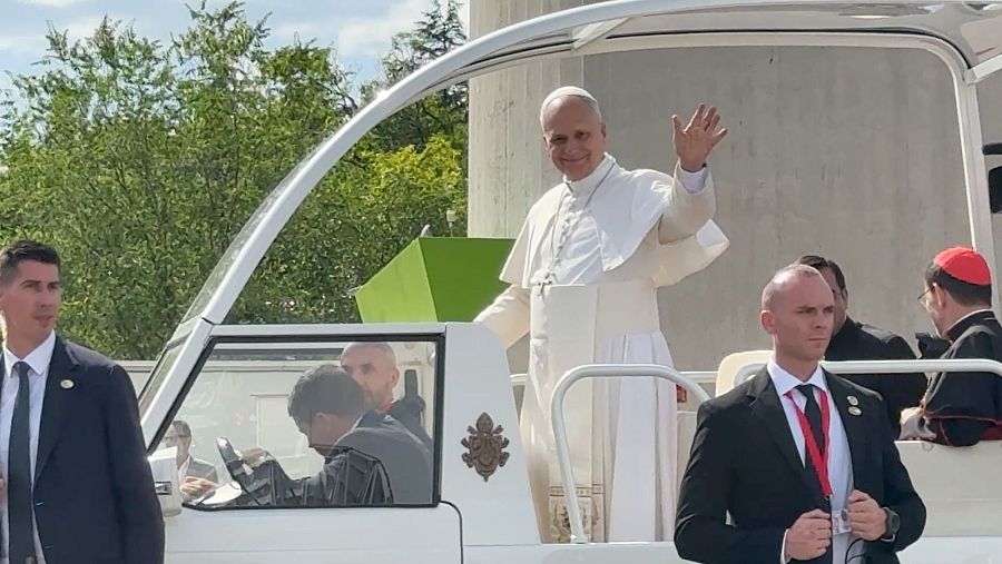 El papa saluda a los trabajadores de RTVE