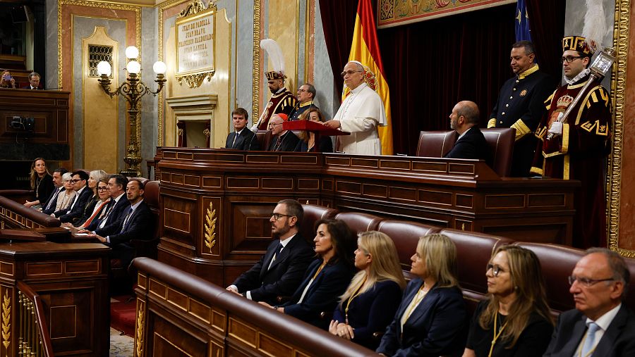 El papa León XIV pronuncia un esperado e histórico discurso durante su visita a España.