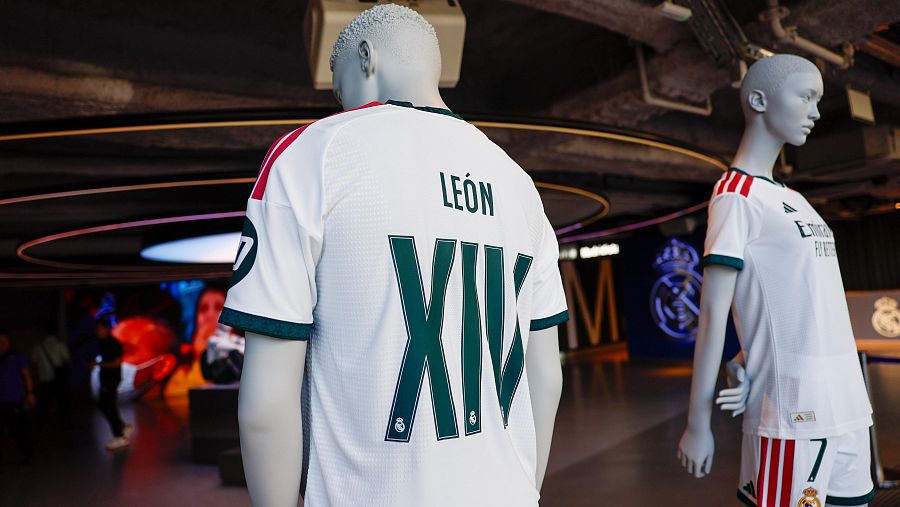 El Real Madrid pone a la venta una edición limitada de camisetas con el nombre de León XIV, con un precio de 195 euros