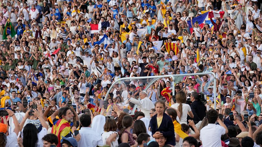 Vigilia de oración en el Estadio Olímpico Lluís Companys.