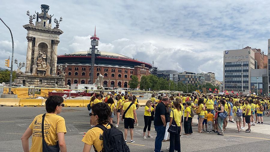 A nuestra llegada al centro internacional de prensa nos encontramos con los docentes de la enseñanza pública al final de su protesta.
