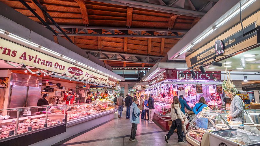 El Mercat de Santa Caterina, centre de socialització entre paradistes i usuaris