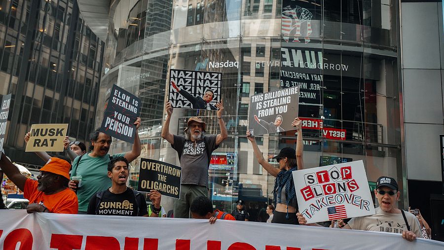 Protestas a las puertas del Nasdaq contra la salida a bolsa de Space X