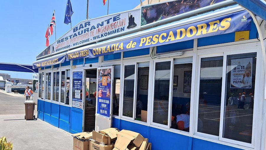 Sede de la cofradía de pescadores, este jueves tras la visita del papa, en el puerto de Arguineguín.