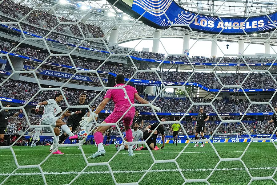 Ramin Rezaeian marca el gol del empate ante Nueva Zelanda