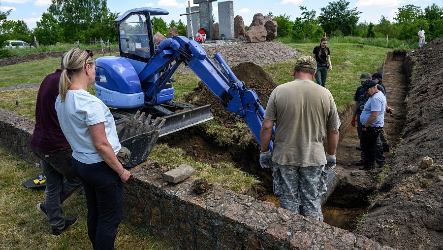 Buscan restos de víctimas de una matanza e polacos en Ucrania en 1944