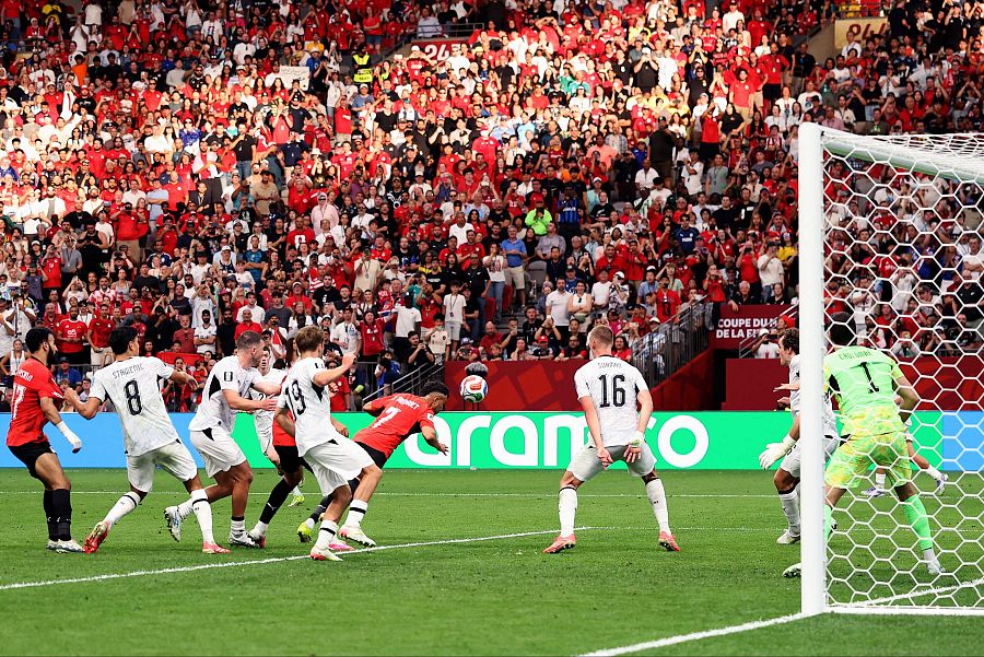 Trezeguet marca el tercer gol a Nueva Zelanda en un córner sacado por Salah