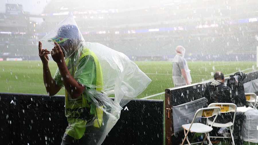Imagen del Estadio de Filadelfia durante la suspensión del Francia - Irak por tormenta