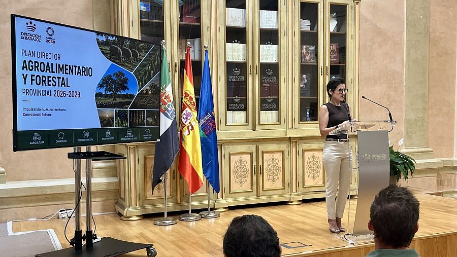 La presidenta de la Diputación de Badajoz, Raquel del Puerto, ha presentado hoy el Plan Director Agroalimentario y Forestal de la Provincia de Badajoz