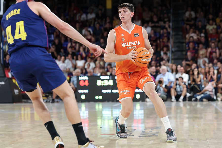 Sergio De Larrea jugando en el tercer partido de la final de la Liga ACB contra el Barcelona