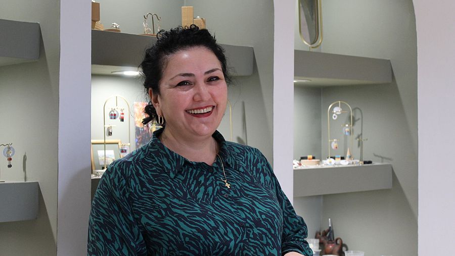 Nana Chkareuli, desplazada interna en Tserovani y fundadora del proyecto Ikorta
