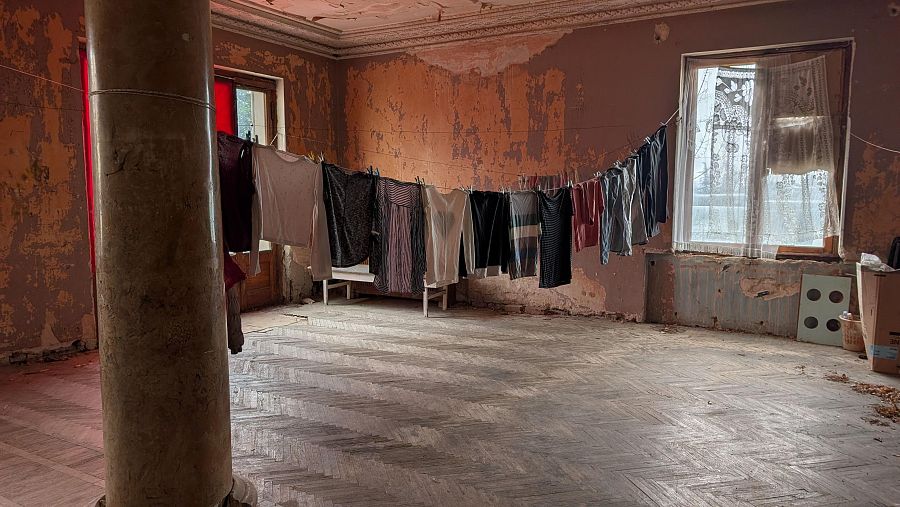 Interior del hotel Metalurgi en el que siguen viviendo algunos desplazados de Abjasia