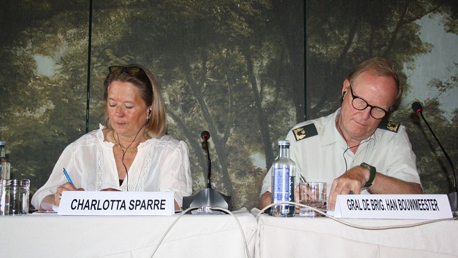 A la izquierda, Charlotta Sparre, subdirectora del SIPRI