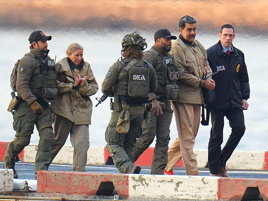 Nicolás Maduro y su mujer, Cilia Flores, a su llegada a EE.UU. tras ser capturado