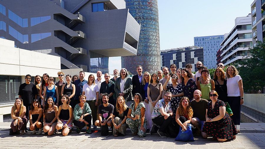 Foto de família de l'Oh!pera 2025 al Disseny Hub