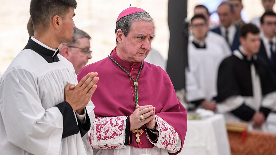 El Vaticano expulsa a seis obispos lefebvrianos