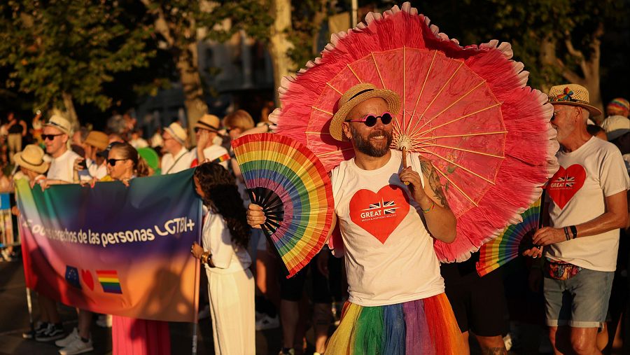 Ambiente en las calles de Madrid durante la manifestación del Orgullo