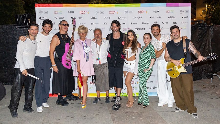 Los artistas, con María Eizaguirre y Alfonso Llopart (AEGAL)