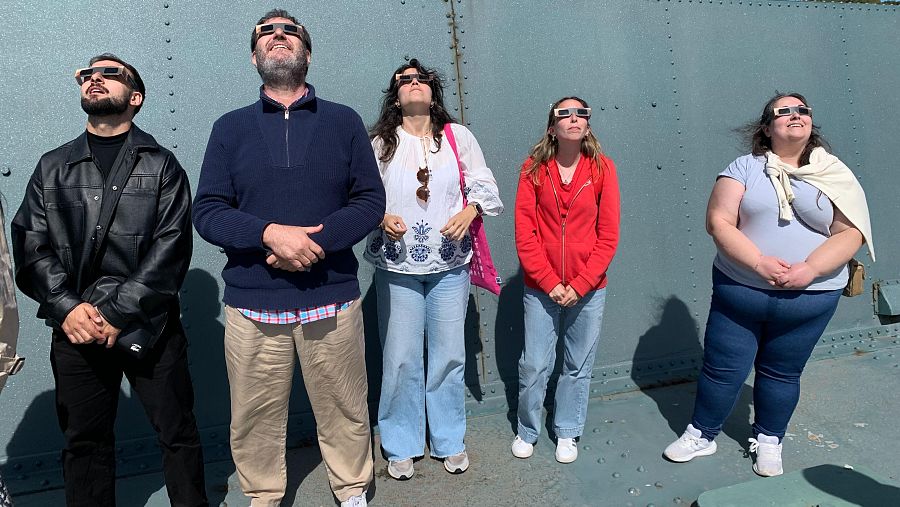 Durante el eclipse, seguridad ante todo.