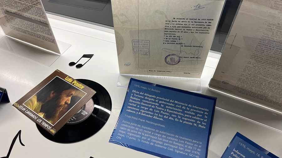 Autorización emitida por la Dirección General de Teatro y Espectáculos para la celebración del recital que el cantautor cacereño Luis Pastor ofreció en Badajoz el 12 de mayo de 1976.