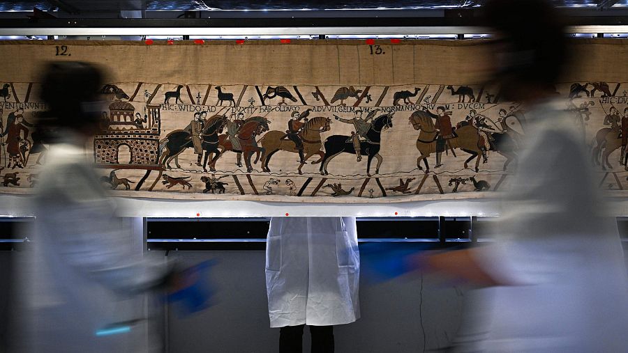 Imagen del traslado del Tapiz de Bayeux.