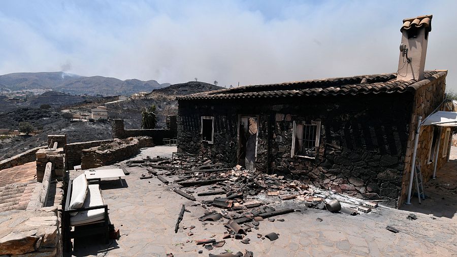 Una casa calcinada en el incendio forestal en Los Gallardos, Almería.