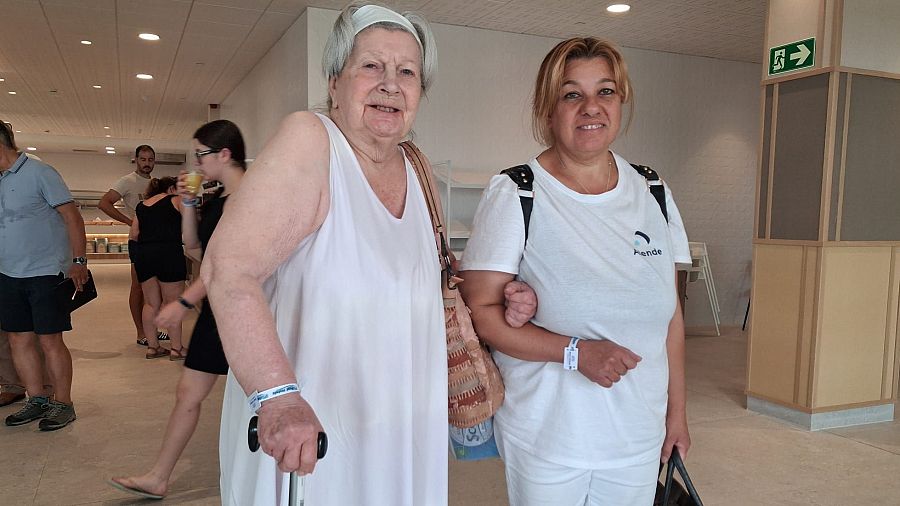 Renata y María, realojadas en Mojácar por el incendio de Almería